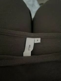 Outlet Nelly Ruskea n paita