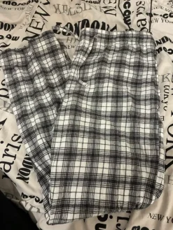 Discount Lager 157 ruutu yöhousut