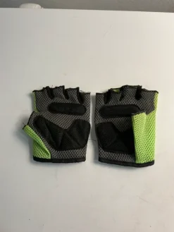 Outlet No Label Salihanskat tai pyöräilyhanskat, käyttämättömät