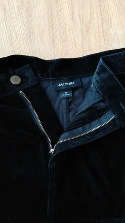 Discount Monki Samettinen musta hame