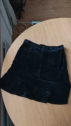 Discount Monki Samettinen musta hame