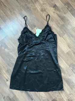 H&M Satiininen yömekko