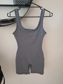 Outlet Stay in place Shortsihaalari