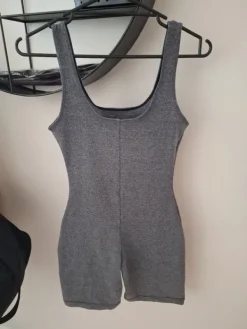 Outlet Stay in place Shortsihaalari