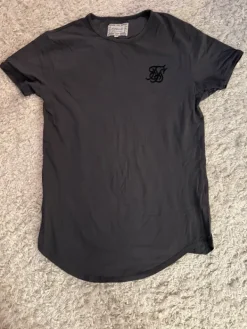 Online Siksilk T-paita
