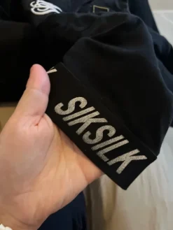 Hot Siksilkin tpaita