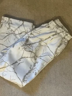 Sisters & Seekers collegehousut