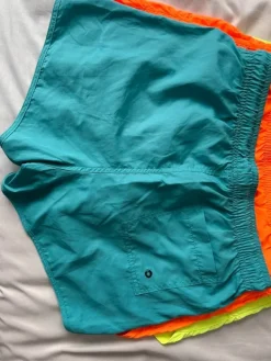 Sale Bershka Spodenki kąpielowe