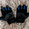 No Label sport gloves