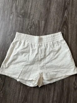 Outlet H&M Söpöt valkoiset shortsit