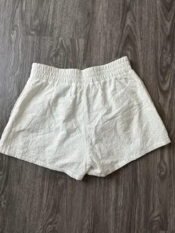 Outlet H&M Söpöt valkoiset shortsit