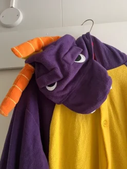 Outlet Spyro onesie