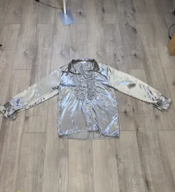 Discount Boland srebrna disco koszula z falbanami lata 70 z żabotem