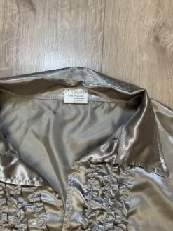 Discount Boland srebrna disco koszula z falbanami lata 70 z żabotem