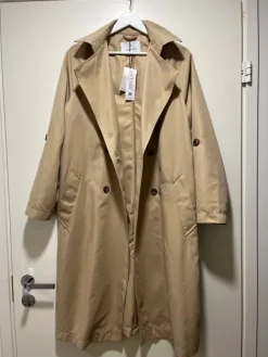 Online Stradivarius Stradivariuksen trenssi takki