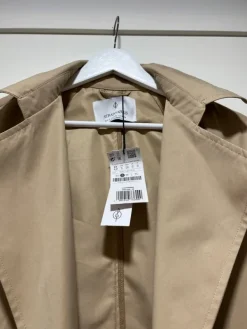 Online Stradivarius Stradivariuksen trenssi takki