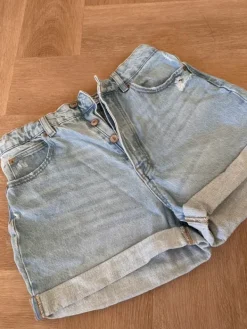 Stradivarius farkkushortsit