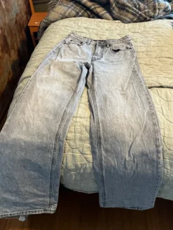 Discount Stradivarius leveät farkut