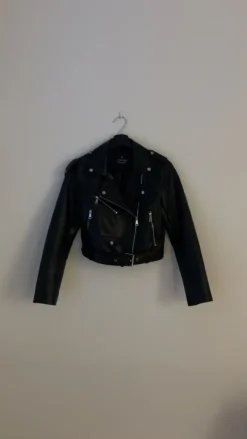 Online Stradivarius nahkatakki