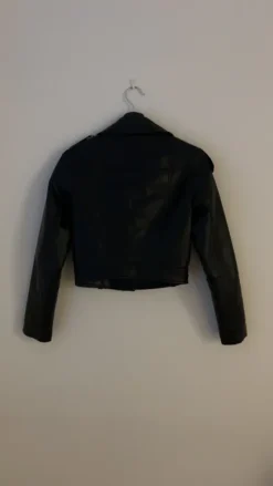 Online Stradivarius nahkatakki