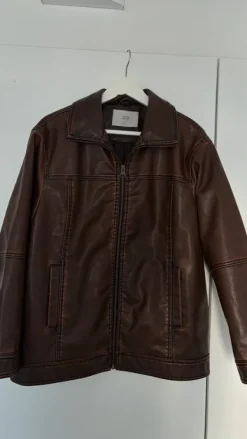 Hot Stradivarius tekonahkatakki