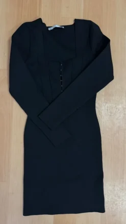 Outlet Sukienka Bershka M z “gorsetem”