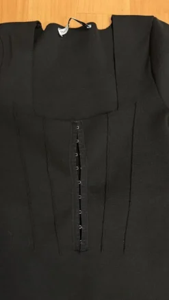 Outlet Sukienka Bershka M z “gorsetem”