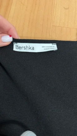 Outlet Sukienka Bershka M z “gorsetem”