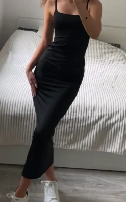 Outlet Pull & Bear sukienka długa czarna pull&bear midi na ramiączkach