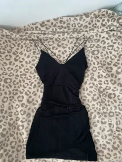 Outlet Sukienka mini czarna