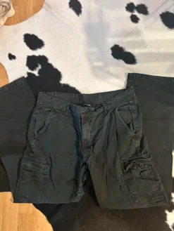 Outlet Urban Classics Suorat mustat tasku housut