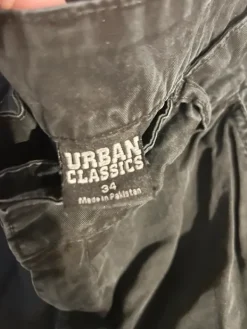 Outlet Urban Classics Suorat mustat tasku housut