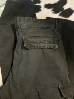 Outlet Urban Classics Suorat mustat tasku housut