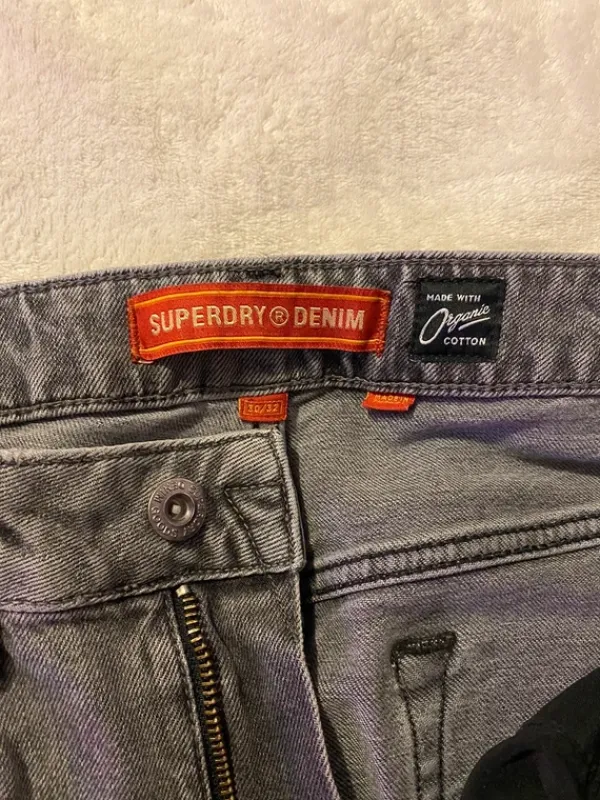 Outlet Superdry harmaat farkut