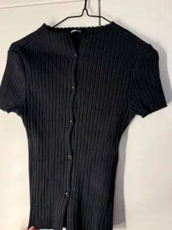 New Svart tight t-shirt