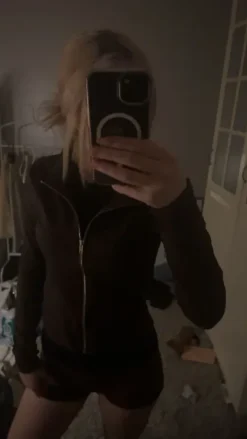 Discount Gina Tricot Svetari