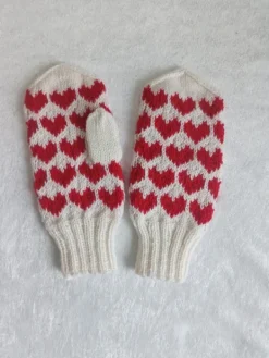 Käsin neulotut Sydänkuvioiset lapaset
