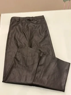 Online Gina Tricot Tekonahkainen maxihame halkiolla