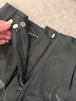 Hot Amisu Tekonahkashortsit