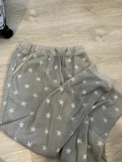 Online Actuelle Tähtikuvioiset yöhousut