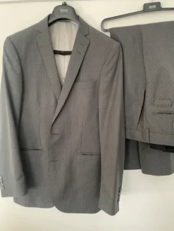 Outlet Tiger of Sweden miesten puku harmaa