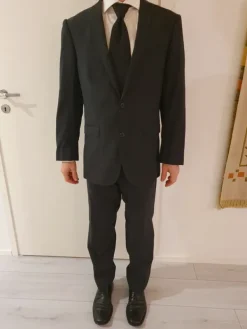 Outlet Tiger of Sweden -puvuntakki ja housut