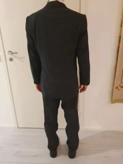 Outlet Tiger of Sweden -puvuntakki ja housut