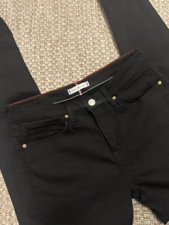 Tommy Hilfiger in housut