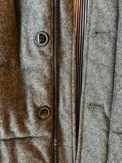 New H&M Tummanharmaa toppaliivi