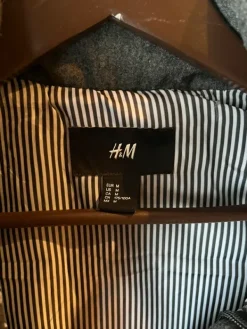 New H&M Tummanharmaa toppaliivi