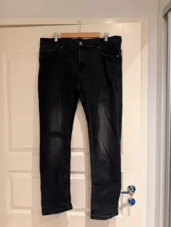 Outlet SMOG tummanharmaat farkut