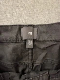 Discount H&M Tummanharmaat miesten housut