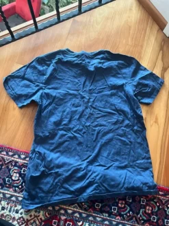 Levi's Tummansininen t-paita