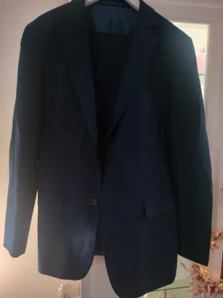 Outlet Dressmann Tummansininen puku (takki+housut)